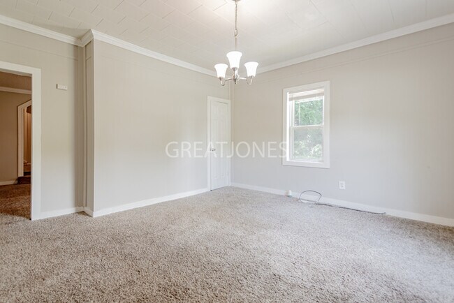 Building Photo - REDUCED! - NOW OFFERING FIRST FULL MONTH F...