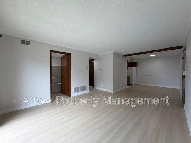 Building Photo - 3341 Holdrege St