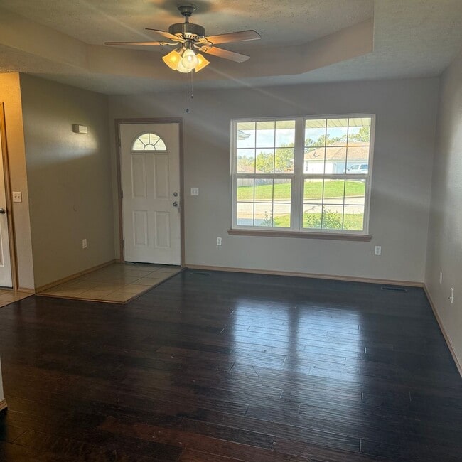 Building Photo - 4 Bedroom 2 Bathroom on corner lot