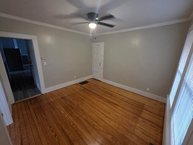 Foto del edificio - 169 Coram Ave