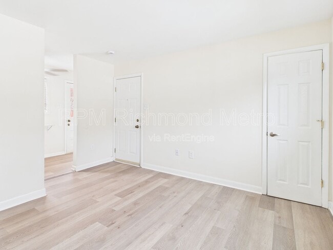 Building Photo - 4032 MacArthur Ave