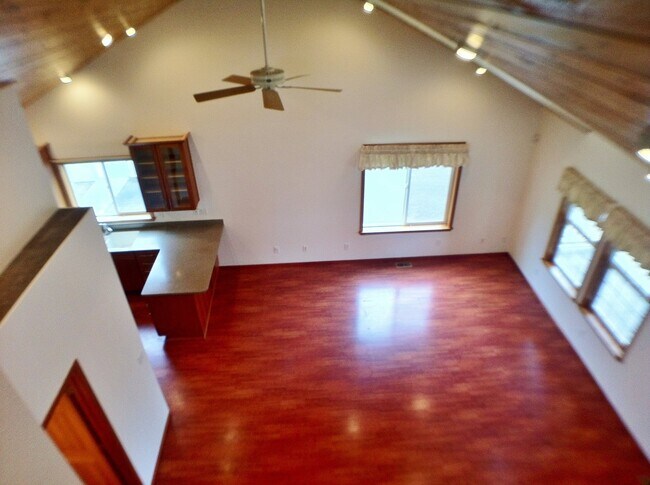 Foto del edificio - Spacious Modern Living Home in Bremerton