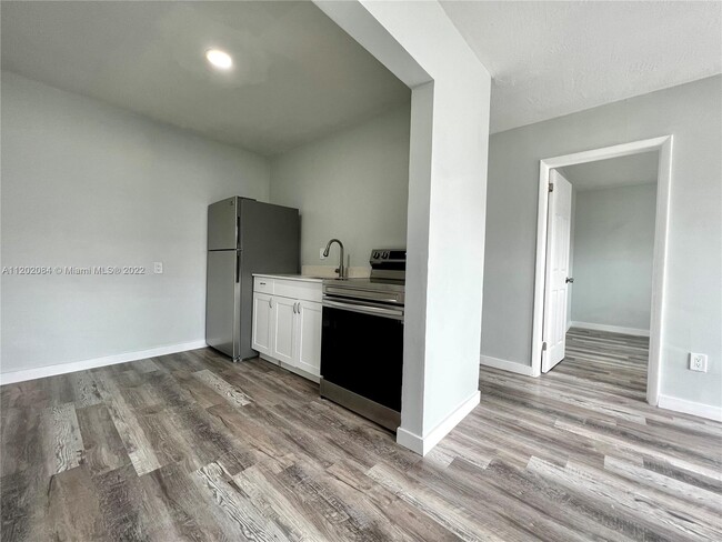 Foto del edificio - 805 NW 7th Ave