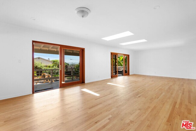 Foto del edificio - 3520 Mountain View Ave