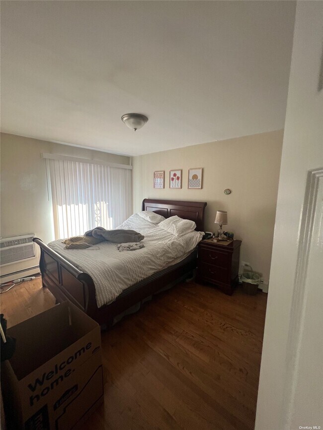 Foto del edificio - 42-25-42213 213th St