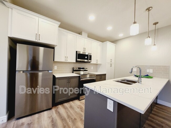 Building Photo - 1693 Cavanagh blvd SW