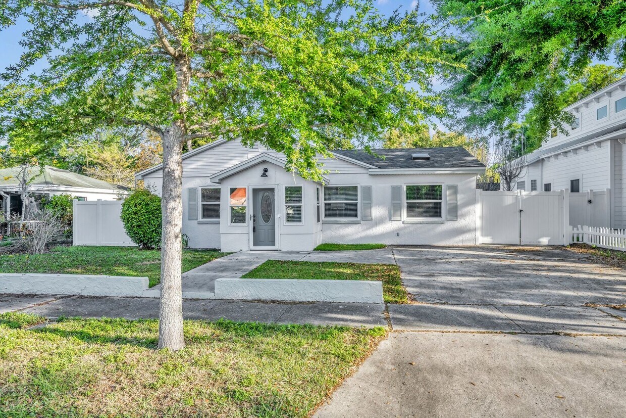 Primary Photo - Bungalow in Winter Park