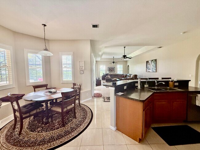 Building Photo - 2810 SE Tate Ave