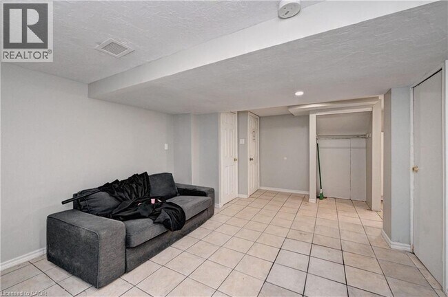 Photo du bâtiment - 147 Courtland Ave E