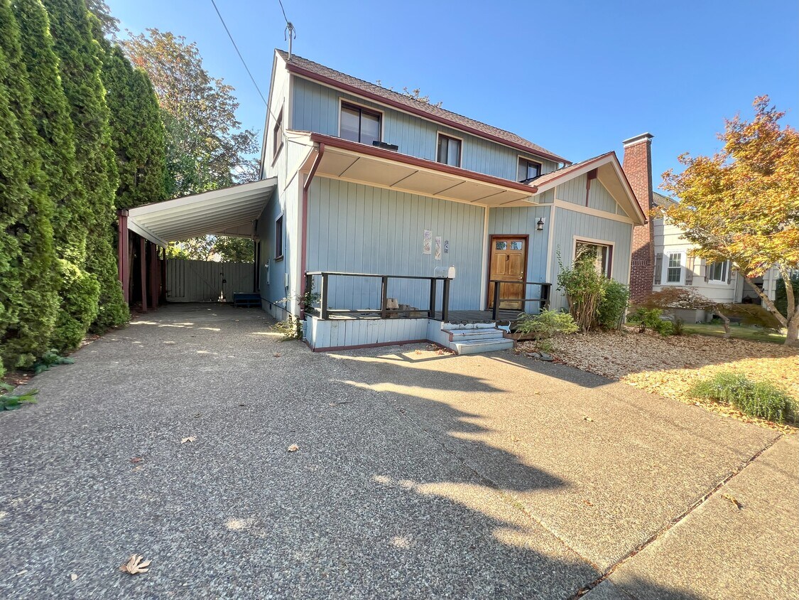 Foto principal - 742 NW 12th St