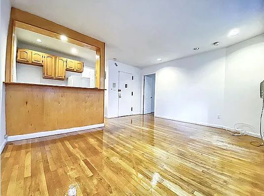Foto del edificio - 139 E 12th St