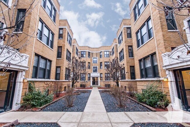 Building Photo - 727 W Barry Ave