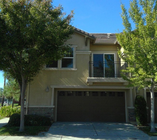 2-Car Drive way - 3301 N Park Dr