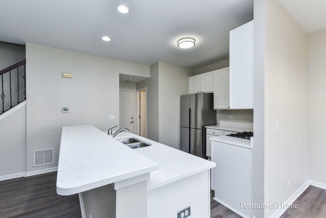 Building Photo - 680 Meadowridge Dr