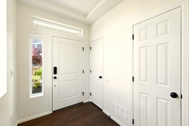 Foto del edificio - 3 Bedroom 2.5 Bathroom "Like-new" Single Family Home Immediately!