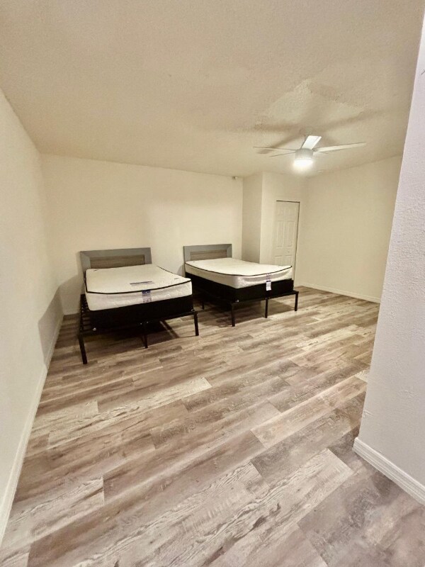 Foto del edificio - 8130 Rolling Log Dr