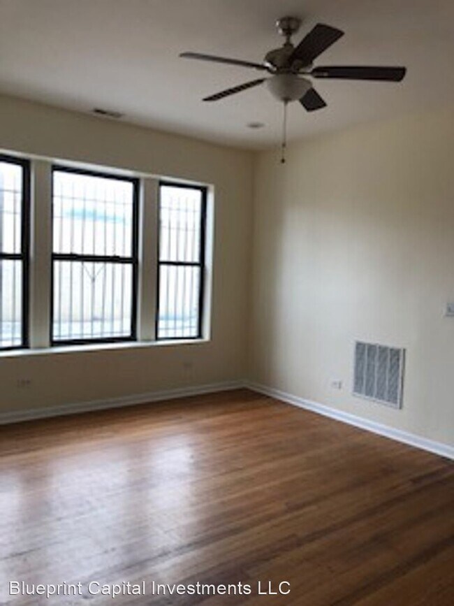 Building Photo - 5037 S Prairie Ave