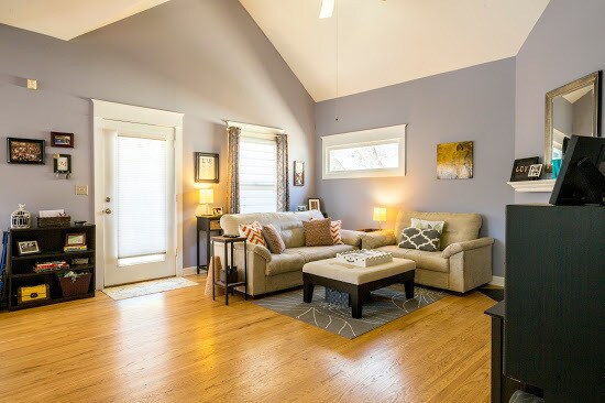 Foto del edificio - Charming 2 Bedroom House in Great Conditio...