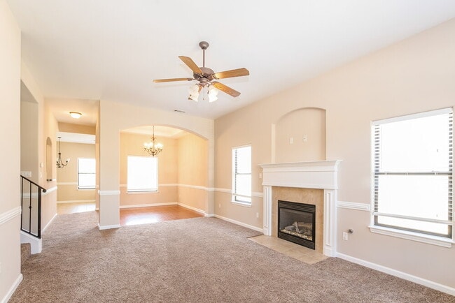 Building Photo - 450 Garden Springs Dr