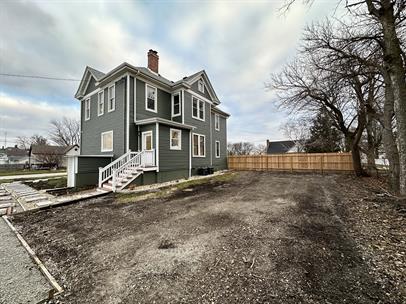 Building Photo - 98 S Sycamore St