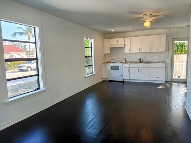 Foto del edificio - 5000 Lake Ave