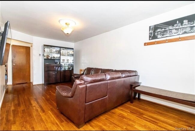 Foto del edificio - 1019 E 104th St