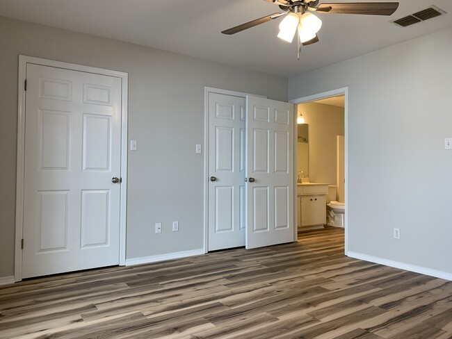 Building Photo - 5005 Longstreet Pl