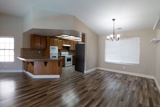 Foto del edificio - Stunning 3-bedroom, 2-bathroom home with a...