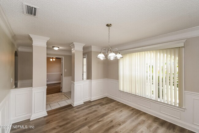 Foto del edificio - 576 Thornberry Rd