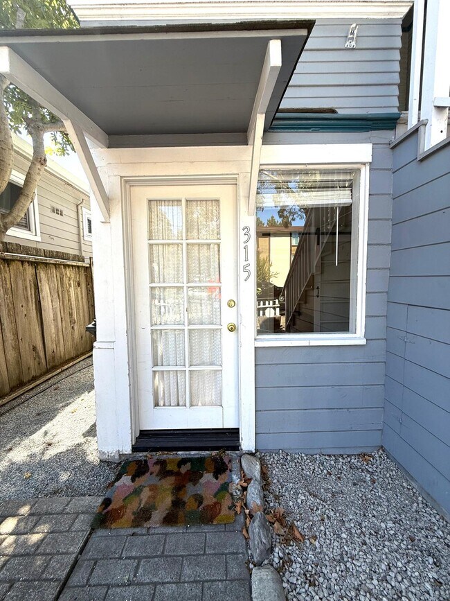 Photo - 315 1st St House