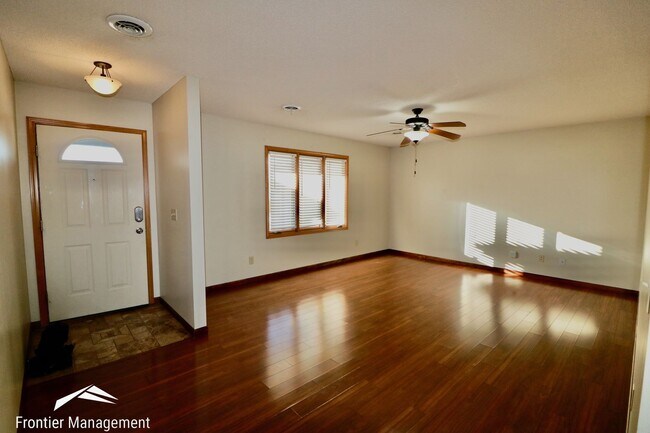 Foto del edificio - Beautiful 3 bedroom home just minutes from Manhattan and Fort Riley!