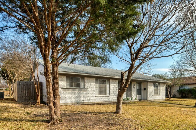 Foto del edificio - Nicely Updated Four Bedroom Home!