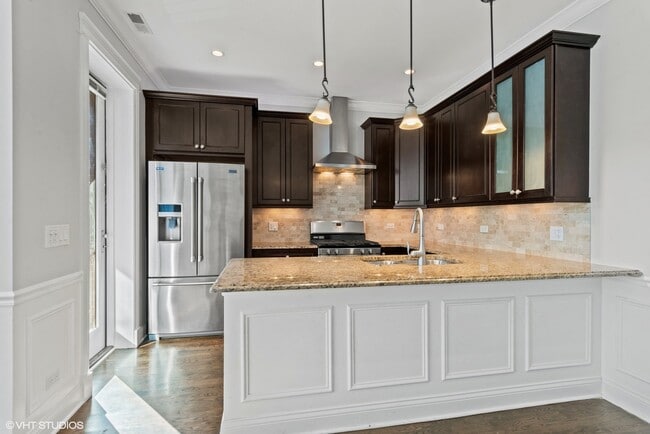 Building Photo - 3518 N Wilton Ave