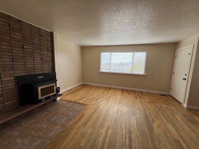 Building Photo - 245 Cherry Hill Dr