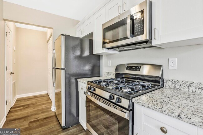 Building Photo - 5898 Lakeway Glen