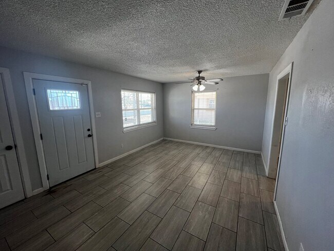 Foto del edificio - 1409 E 38th St