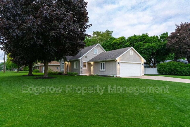 Building Photo - 7390 Lupine Ave