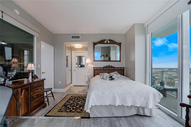 Foto del edificio - 1900 N Bayshore Dr