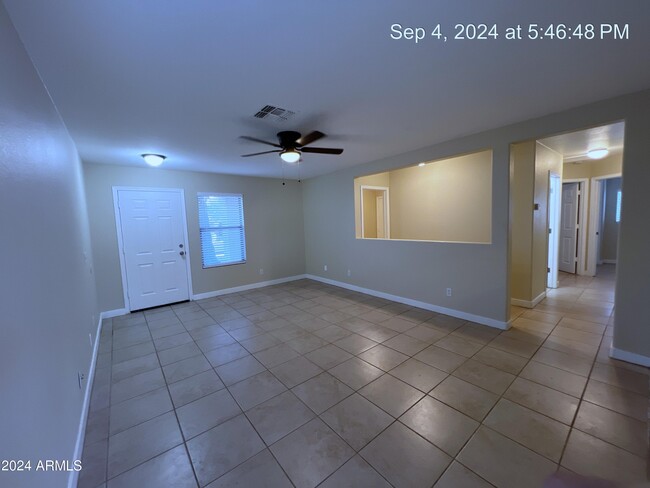 Foto del edificio - 15750 W Watson Ln