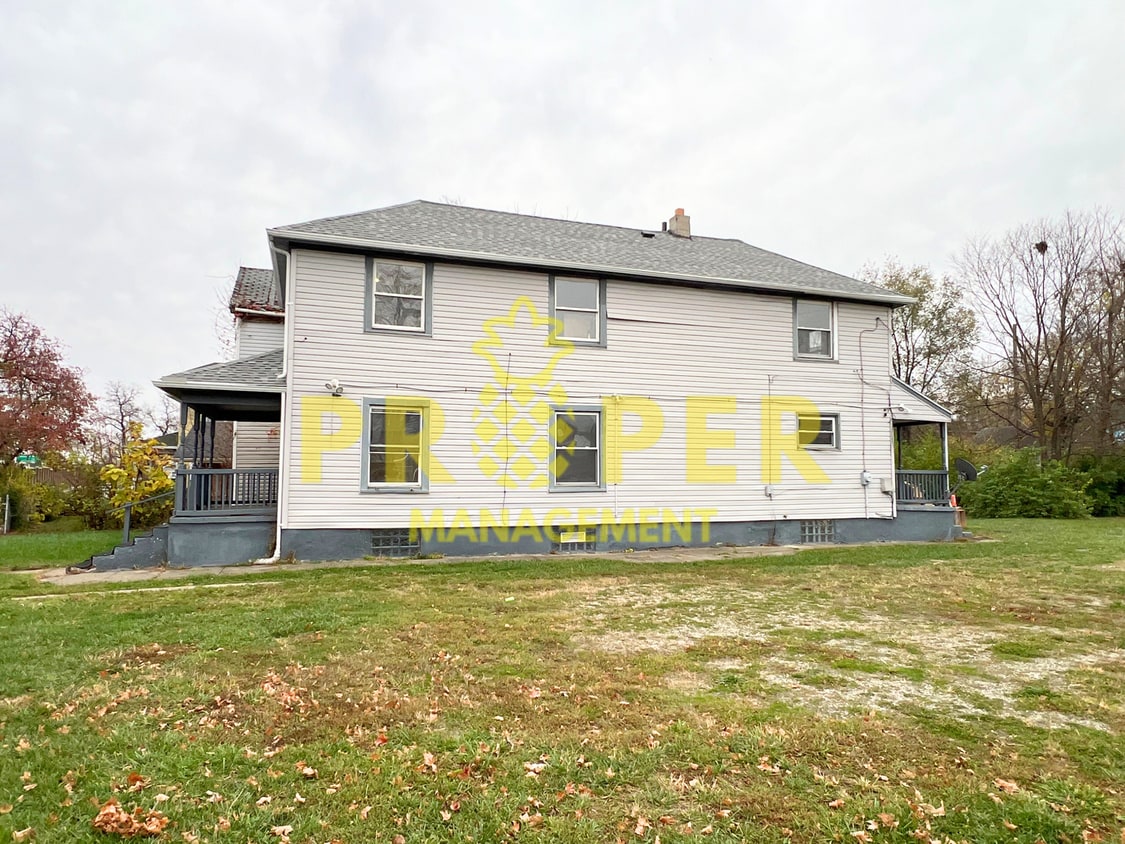 Primary Photo - 2 bedrooms 1 bathroom house
