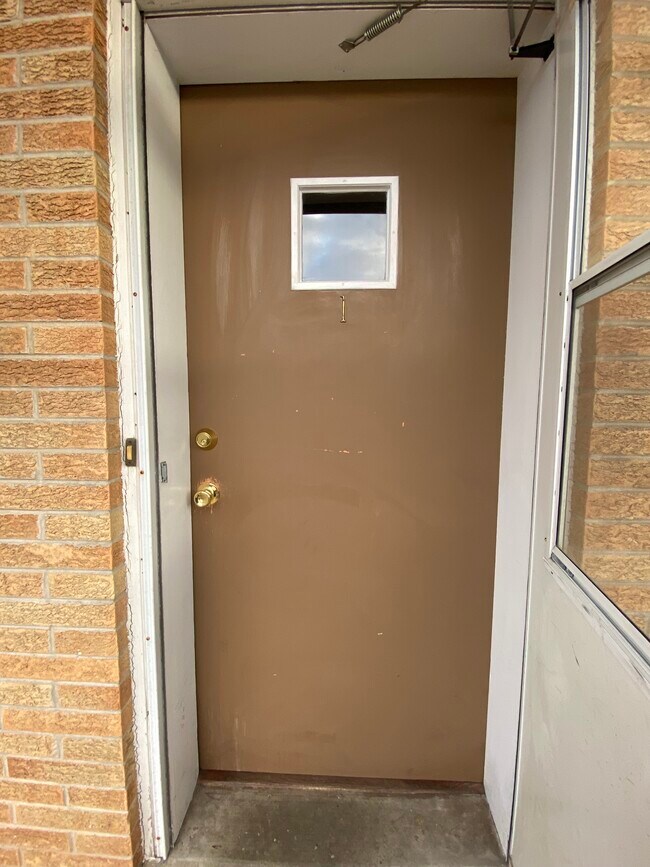Entry - 8111 W Lincoln Ave