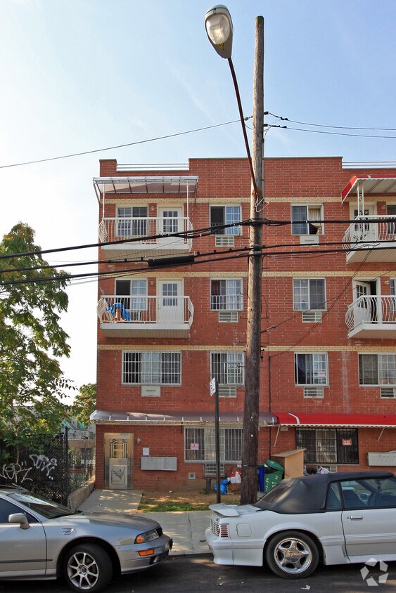 Primary Photo - 112-34 39th Ave