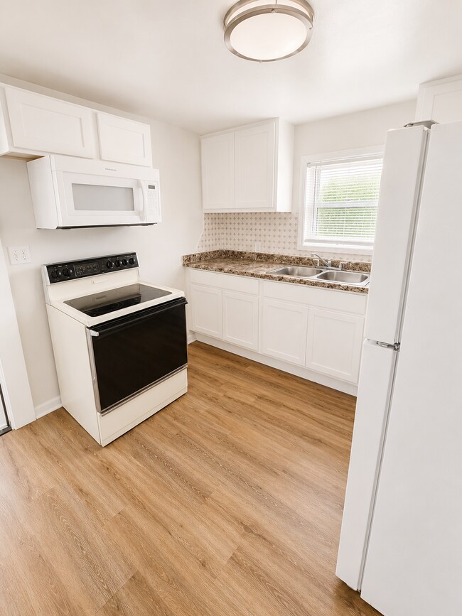 Foto del edificio - Updated West Toledo Upper unit! 2 Bedroom – Water Included!