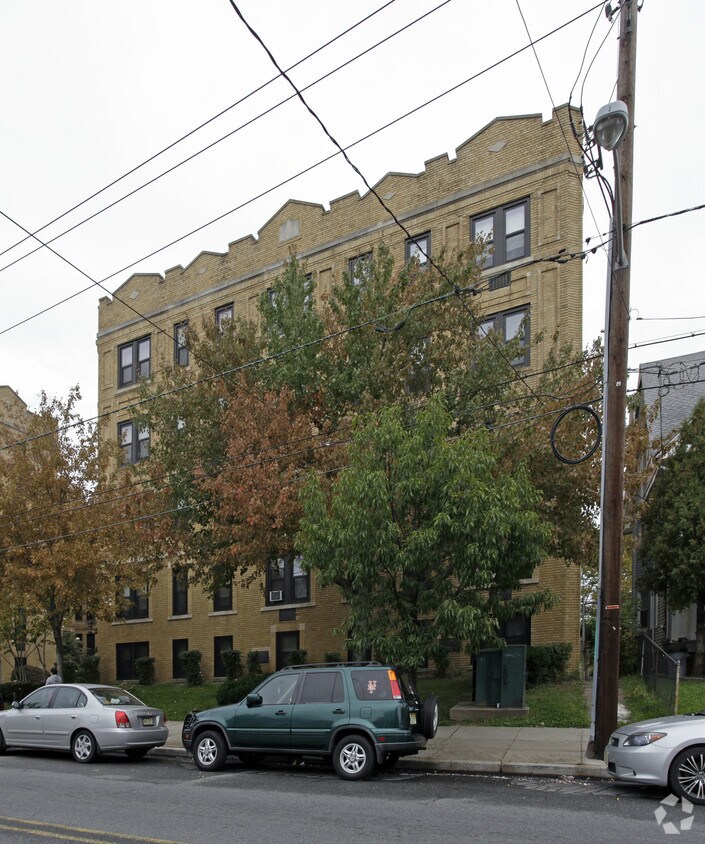 Berry Gardens Apartments Jersey City, NJ