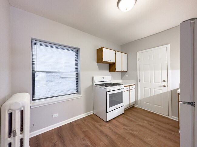 Foto del edificio - 5746 N Winthrop Ave