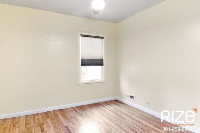 Building Photo - 1061 Doxey St