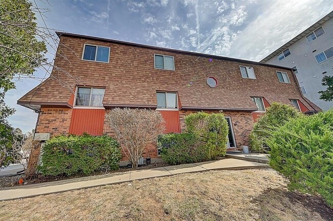 Building Photo - 34 Lincoln Ave