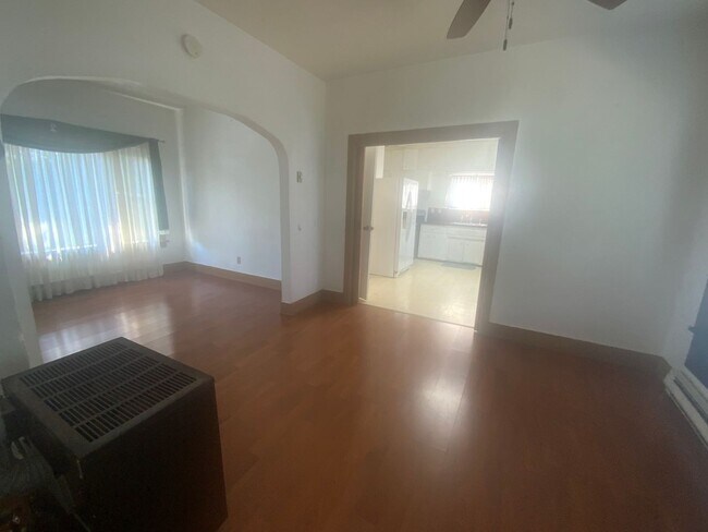 Building Photo - ** NEW RENT SPECIAL - $500 OFF FIRST MONTH...