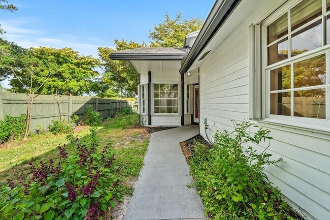 Foto del edificio - 465 Goldenwood Way