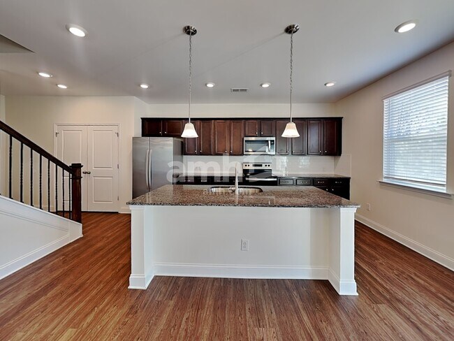 Foto del edificio - 136 Hamilton Park Dr